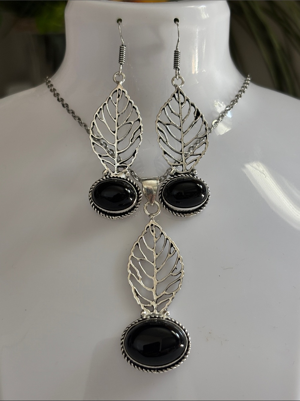 Silver Leaf Black Onyx Gemstone Pendant Necklace and Earring Set